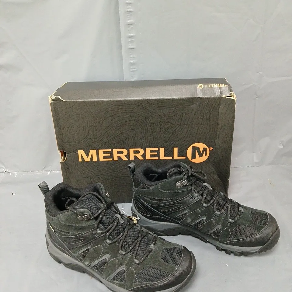 BOXED PAIR OF MERRELL OUTMOST MID VENT GORETEX UK 8