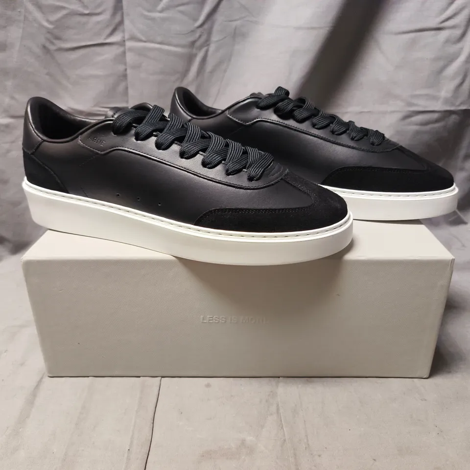 BOXED PAIR OF ARNE TENNIS TRAINERS IN BLACK SIZE UK 10