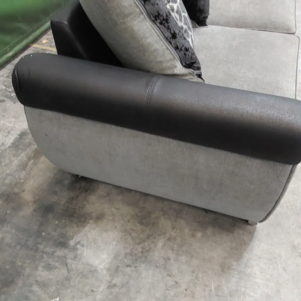 DESIGNER 3 SEATER SOFA WITH SCATTER CUSHIONS IN BLACK FAUX LEATHER AND GREY FABRIC 