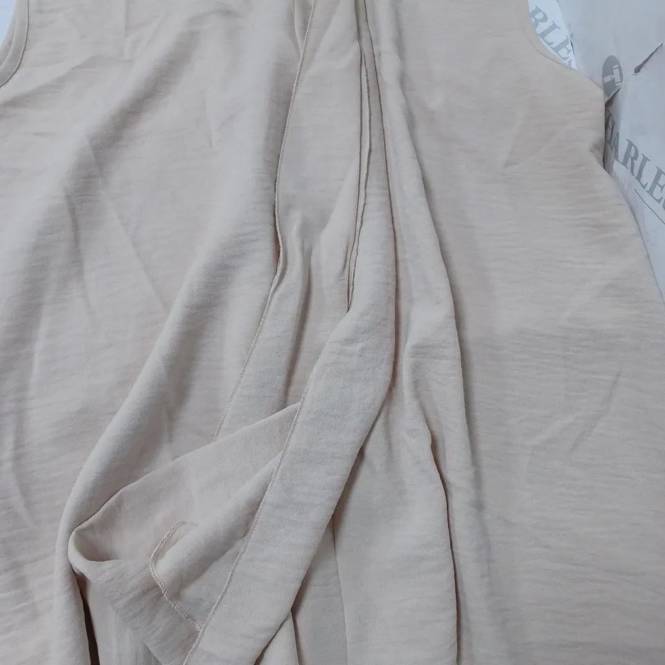 APPROXIMATELY 10 CLOTHING INCLUDING: WIDE LEG TROUSERS, AND SLEEVELESS BLOUSES (OF DIFFERENT SIZES AND COLOURS)