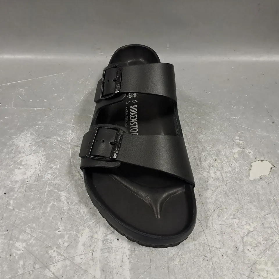 BOXED PAIR OF BIRKENSTOCK ARIZONA BS SANDALS IN BLACK UK SIZE 9.5