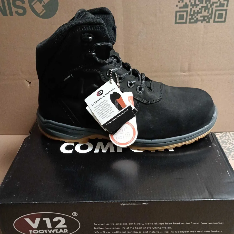 BOXED PAIR OF V12 FOOTWEAR LYNX IGS WATERPROOF BOOTS – BLACK, UK 9