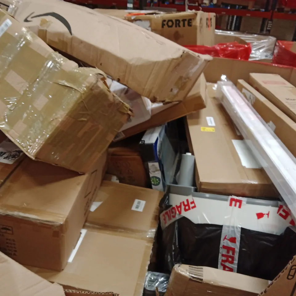 PALLET OF ASSORTED HOUSEHOLD GOODS AND PRODUCTS TO INCLUDE; TOILET SEAT, CEILING LIGHT, PHOTO FRAME