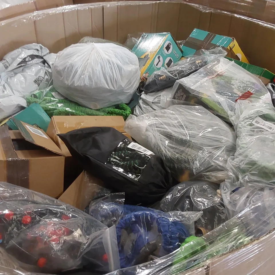 PALLET TO CONTAIN A LARGE ASSORTMENT OF GARDEN HOSE PRODUCTS