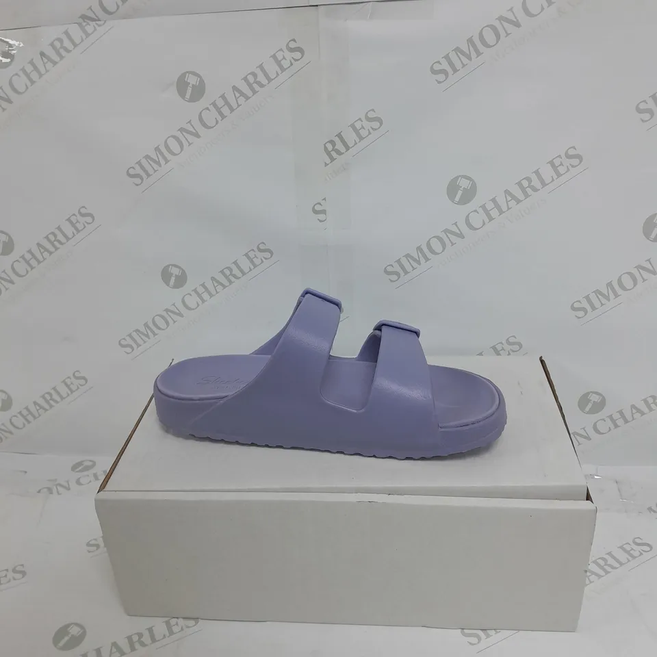 BOXED PAIR OF SKECHERS ARCH FIT FOAMIES SLIDE SANDALS IN LAVENDER SIZE 6