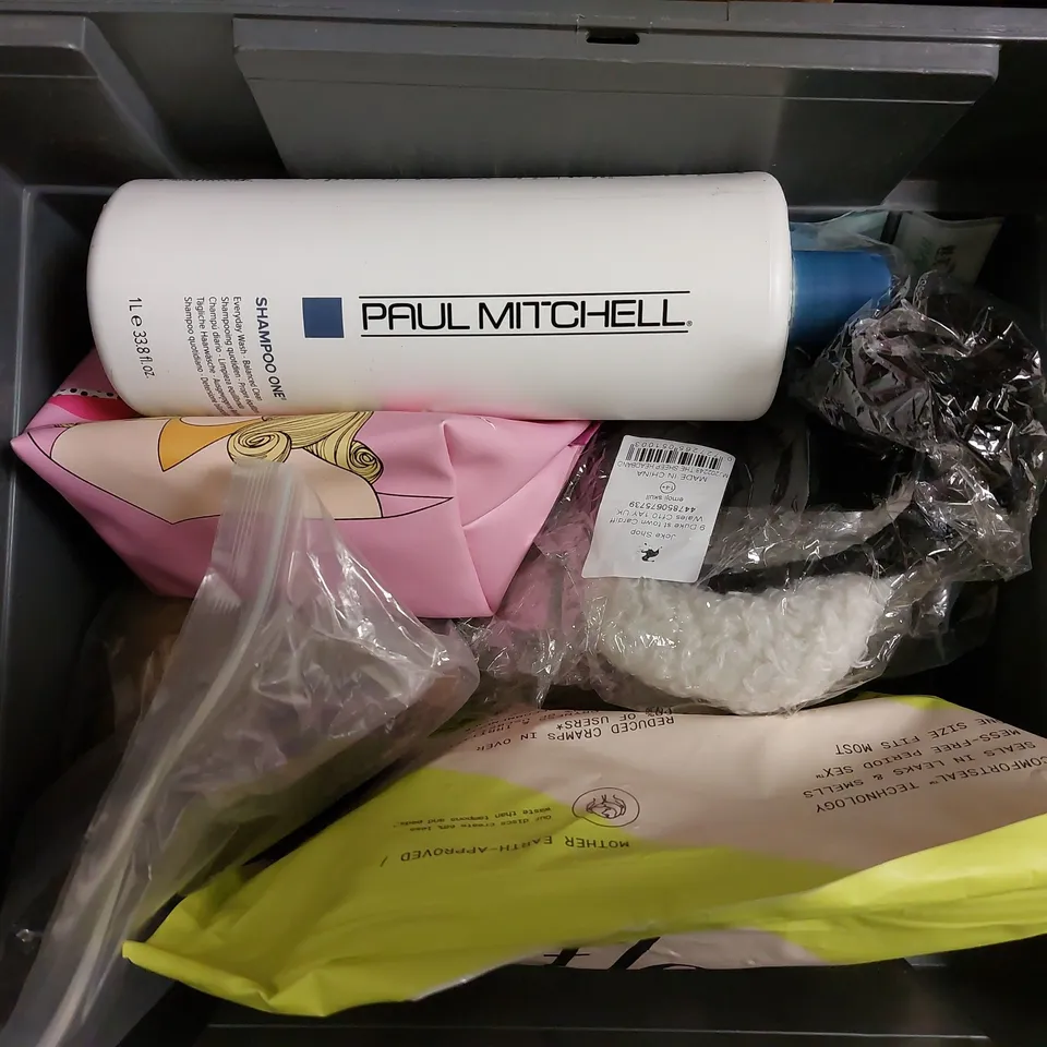 BOX OF APPROX 10 COSMETIC ITEMS TO INCLUDE ASSORTED HAIR EXTENSIONS, PAUL MITCHELL SHAMPOO ONE