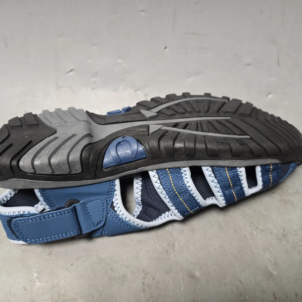 MOUNTAIN WAREHOUSE TREK SHANDAL - UK 7 