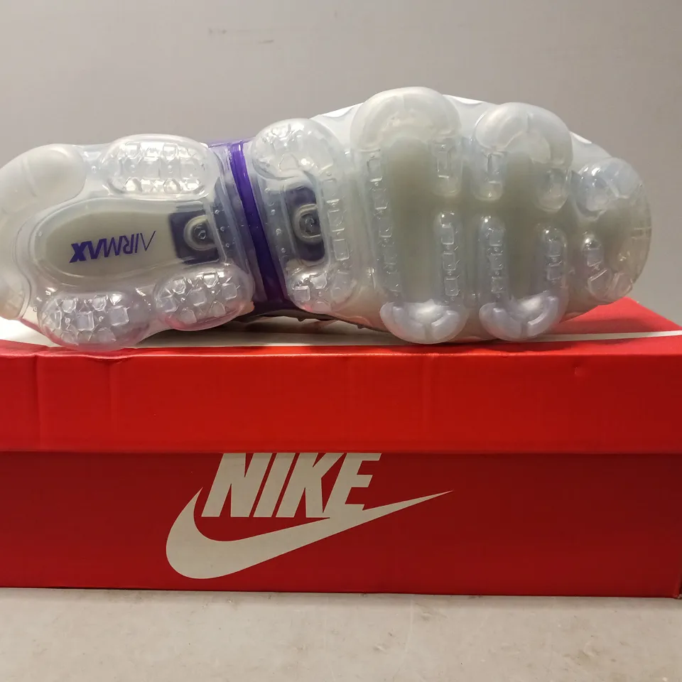 BOXED PAIR OF NIKE AIR VAPORMAX PLUS SHOES IN WHITE/GREY W. BLACK/PURPLE/BLUE GRADIENT UK SIZE 8