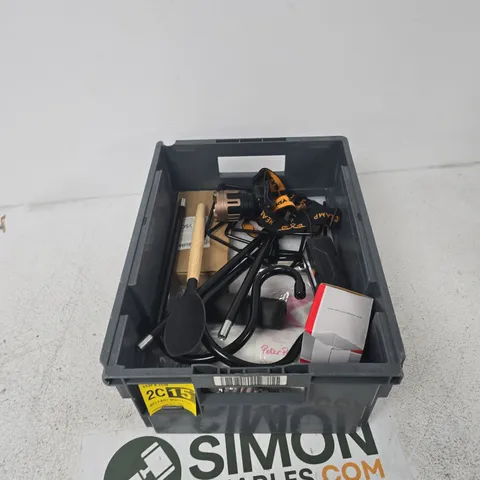 TOTE OF APPROXIMATELY 12 ASSORTED ITEMS TO INCLUDE: HOLE PUNCH PLIERS