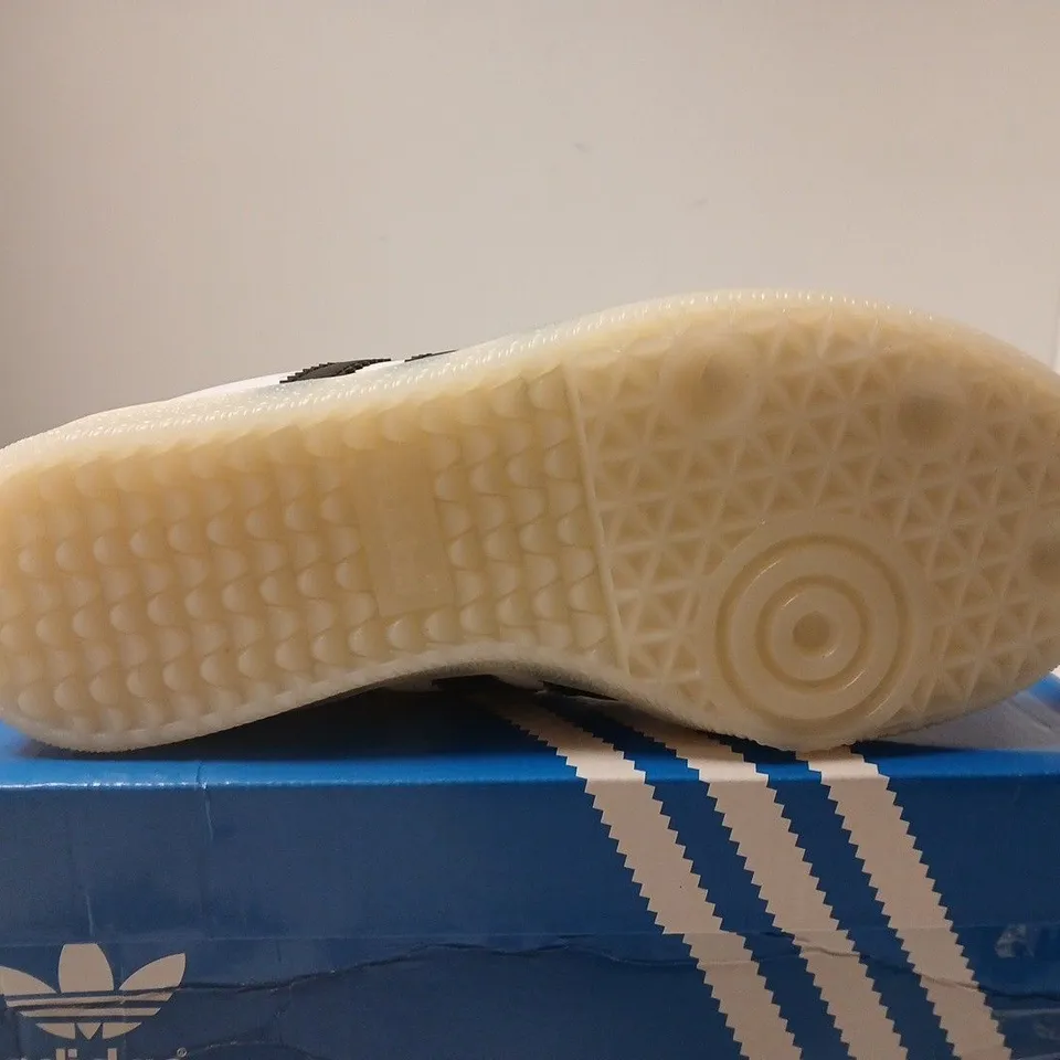 BOXED PAIR OF ADIDAS ORIGINALS SAMBA JANE SHOES – WHITE/BLACK, UK 6