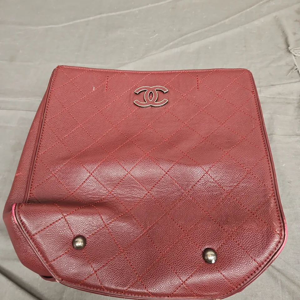 CHANEL LEATHER HANDBAG