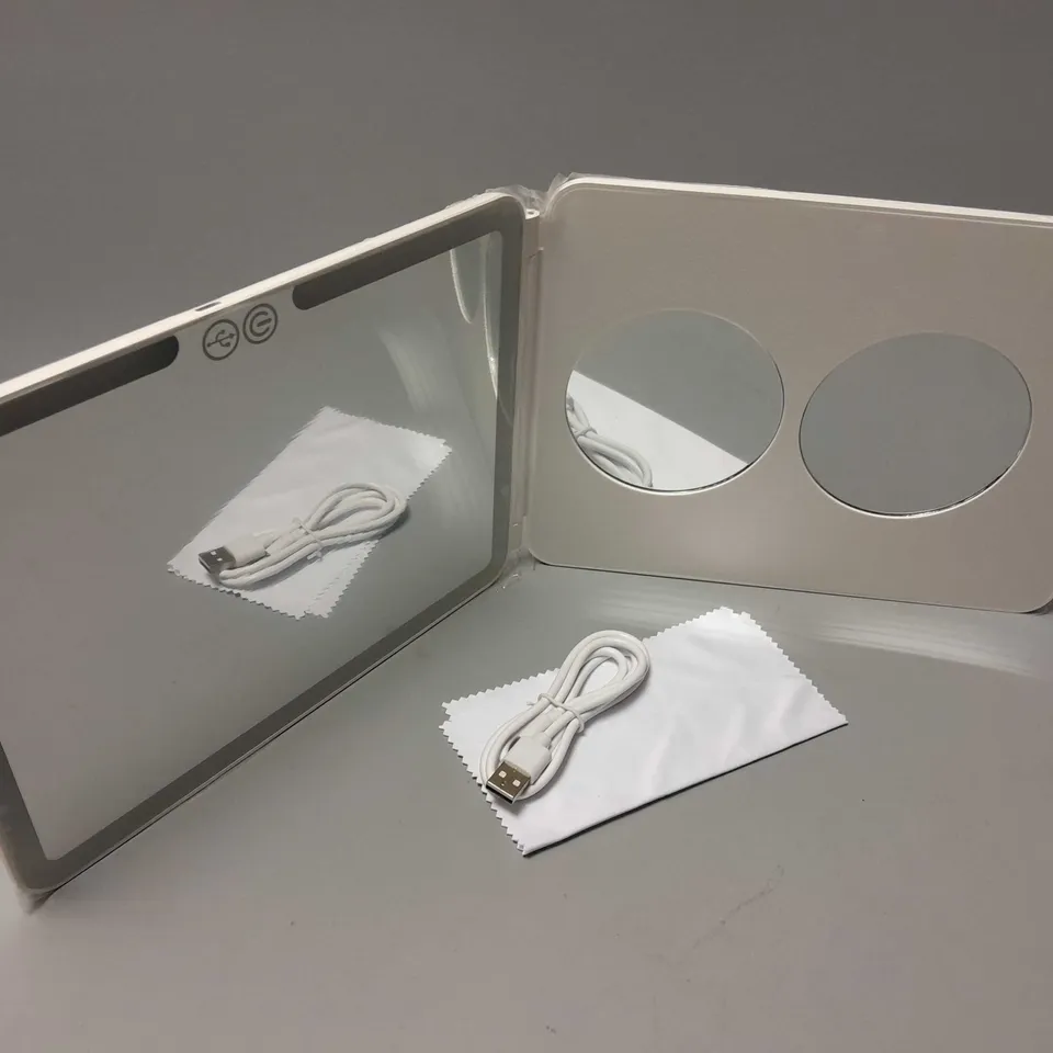 BOXED LUMEE STUDIO PORTABLE LED MAKEUP MIRROR