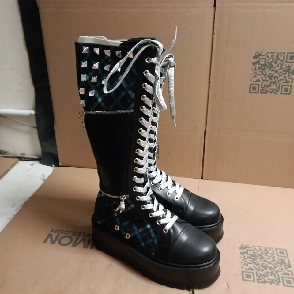 MONSTER HIGH X KOI FRANKIE STEIN BOOTS – GREEN CHECK, UK 9