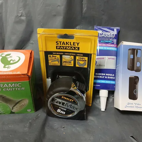 APPROXIMATELY 15 ASSORTED HOUSEHOLD ITEMS TO INCLUDE MOULD MAGIC, STANLEY FATMAX (8m), CERAMIC HEAT EMITTER, ETC