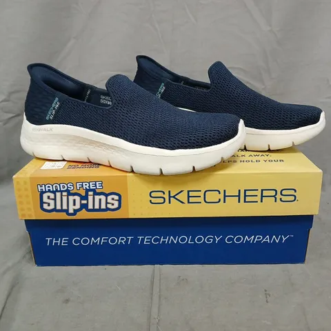 BOXED PAIR OF SKECHERS SLIP-INS SHOES IN NAVY SIZE UK 6
