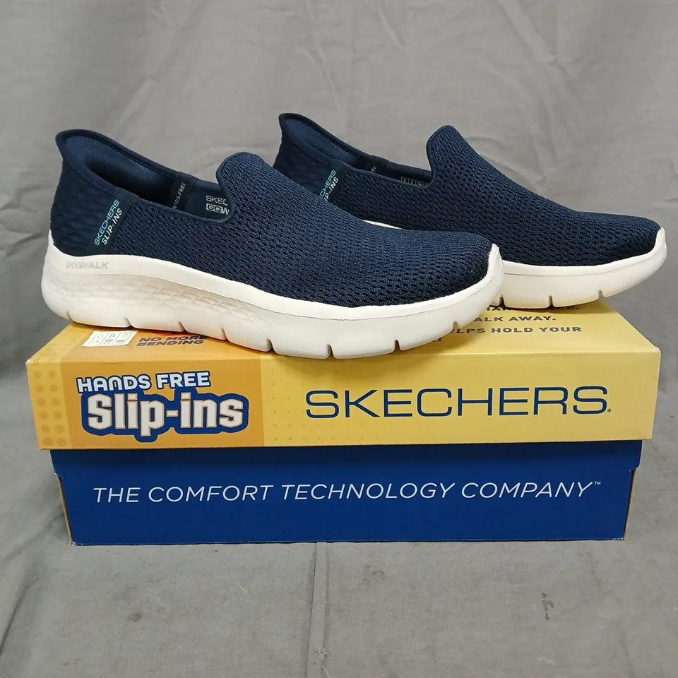 BOXED PAIR OF SKECHERS SLIP-INS SHOES IN NAVY SIZE UK 6