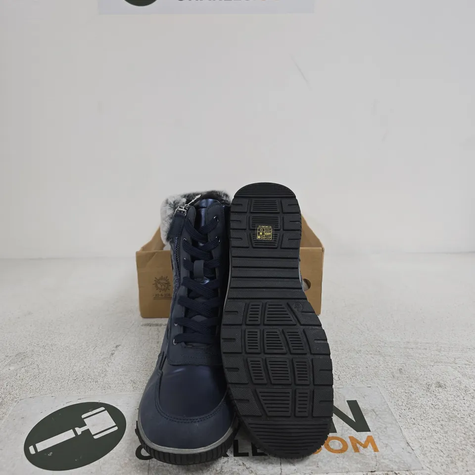 JOE & JOE ST.MORITZ NAVY WINTER BOOTS - SIZE 7, FUR TRIM