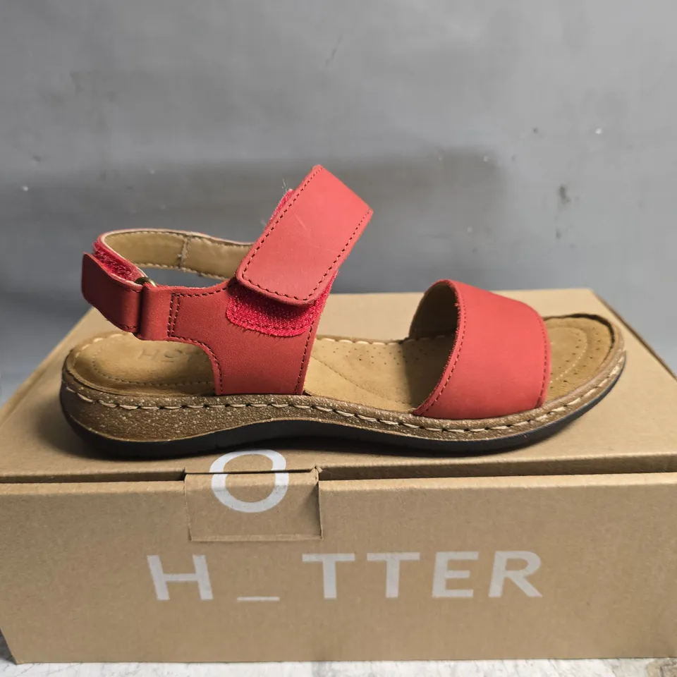 BOXED PAIR OF HOTTER PETRA SANDALS IN SALSA - UK 3