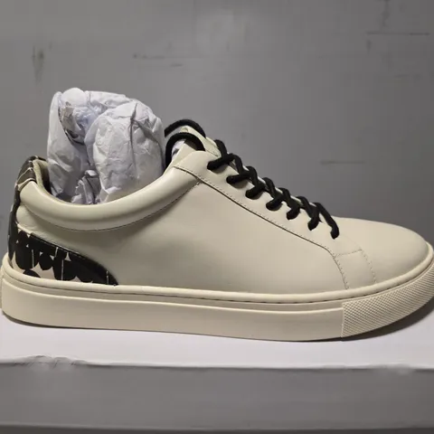 BEN DE LISI LACE UP PEBBLE LEATHER TRAINER- OFF WHITE SIZE 6