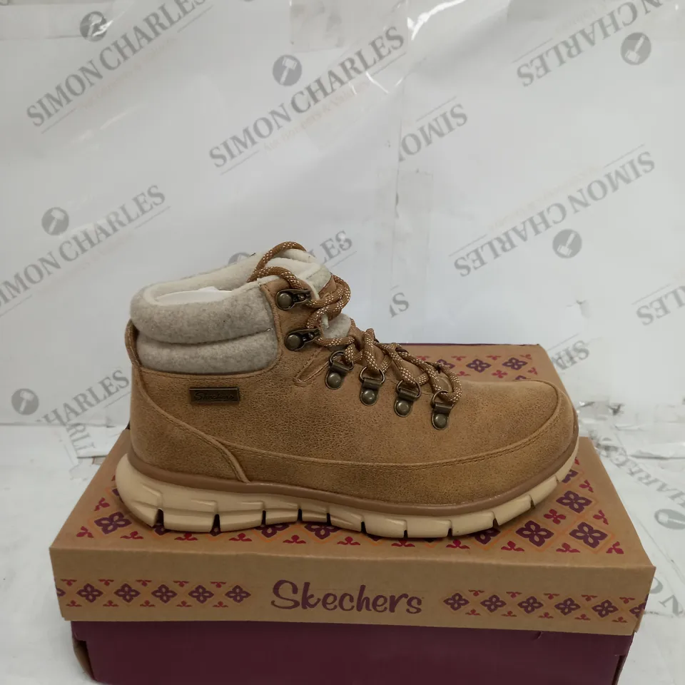 SKECHERS SYNERGY WARM TECH BOOT SIZE 3.5