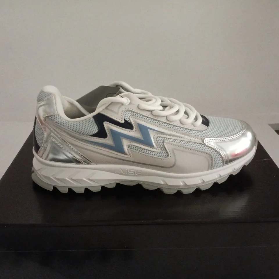AISE CHROME BLUE COSMO RUNNER UK 8 BOXED