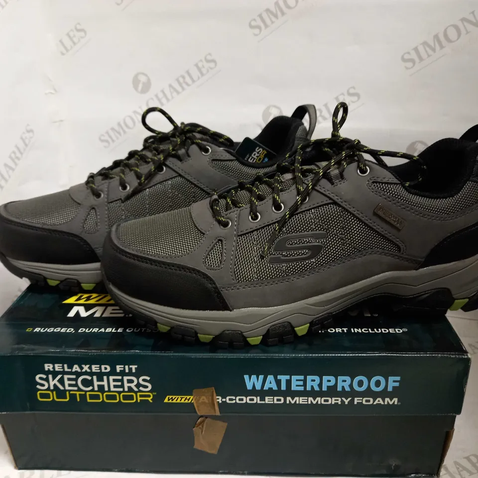 SKECHERS MENS LACE UP BOOTS SIZE 11