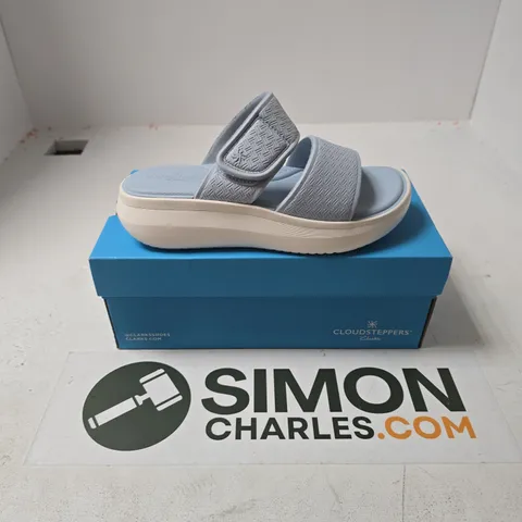 BOXED PAIR OF CLOUDSTEPPERS BY CLARKS W SOLEVANA STAR2 SANDALS IN LIGHT BLUE - UK 5