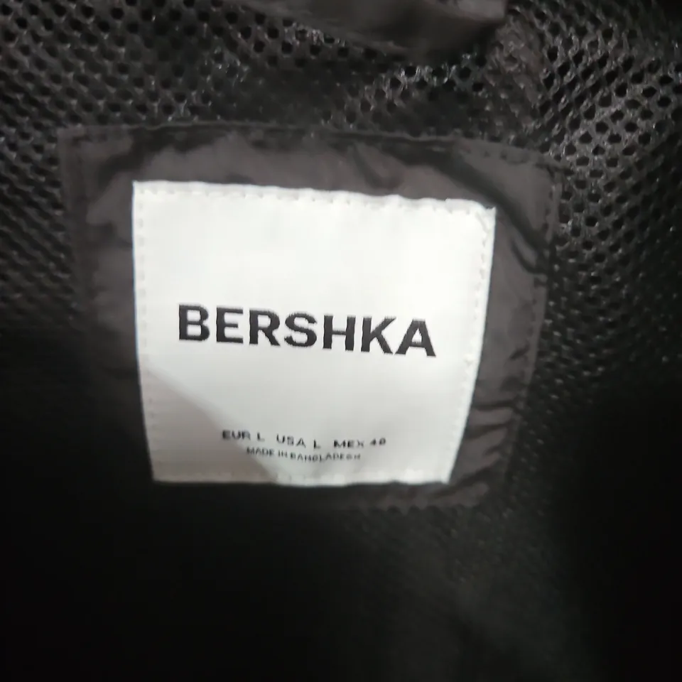 BERSHKA BLACK WINDBREAKER JACKET WITH WHITE PIPING