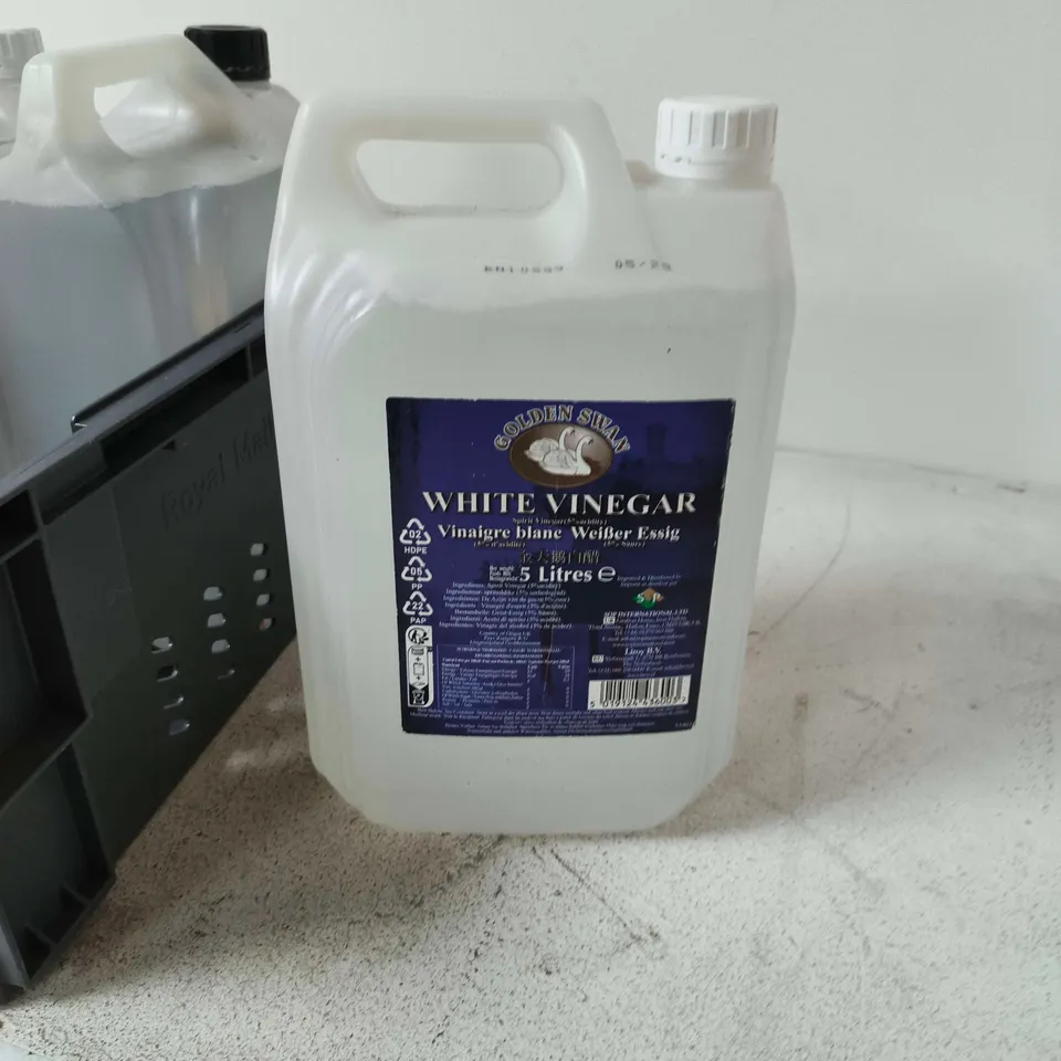 TOTE OF APPROXIMATELY 4 ASSORTED LIQUIDS TO INCLUDE: 5L WHITE VINEGAR