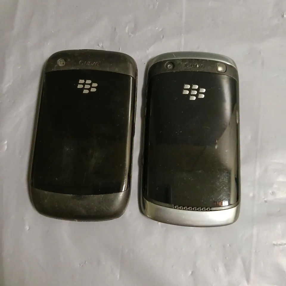 BLACKBERRY X2 CURVE PHONES IN BLACK