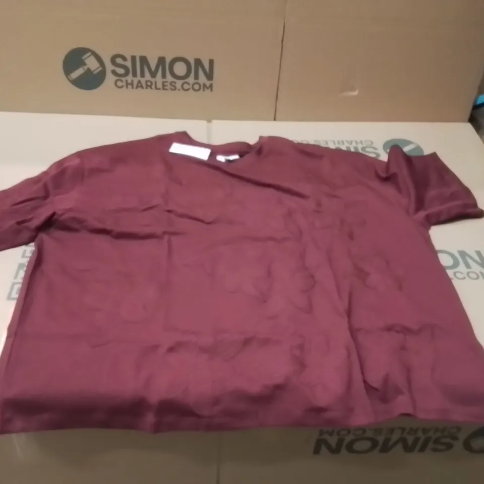 BOXED BRAND NEW APPROXIMATELY 12 SIMPLY BE BURGUNDY FLORAL BURNOUT T-SHIRT SIZE 20
