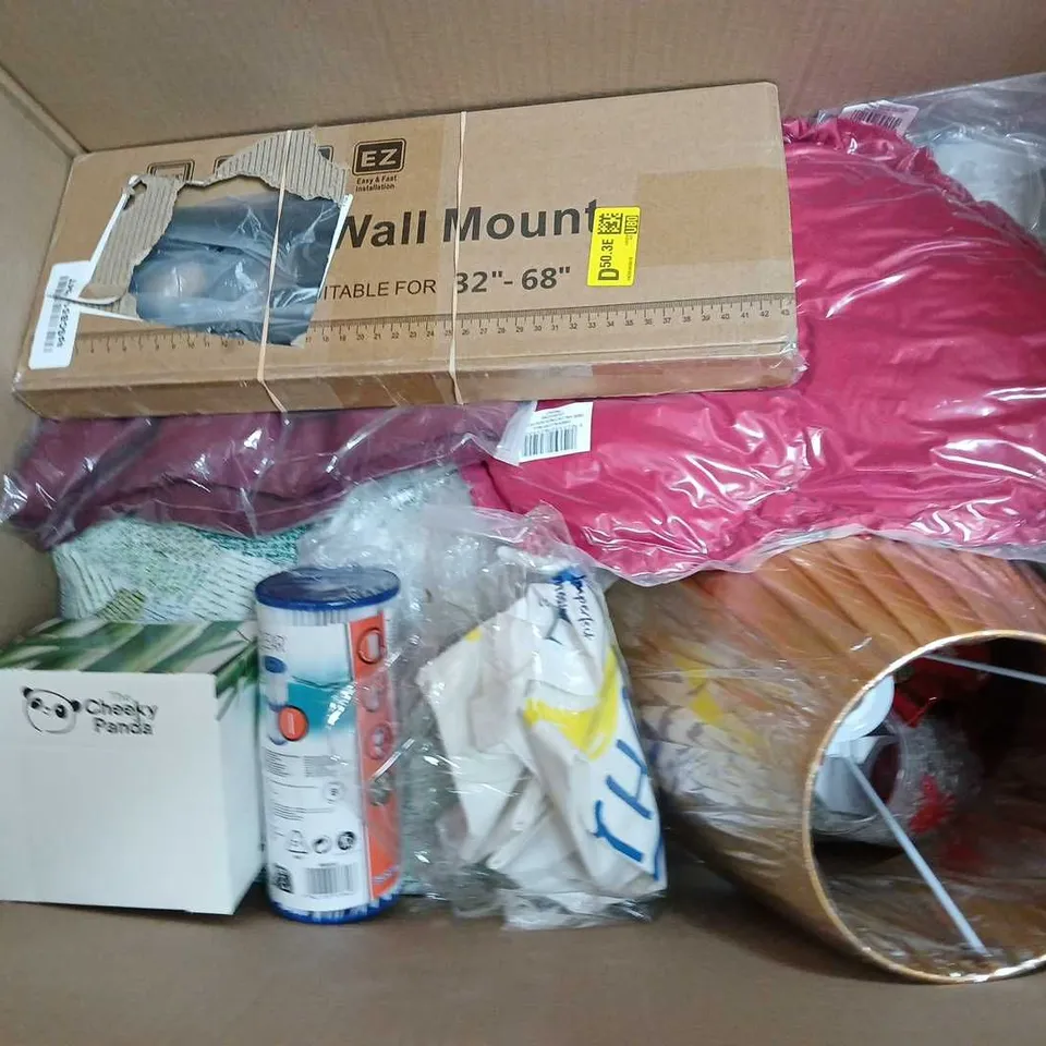 BOX OF APPROXIMATELY 12 ASSORTED ITEMS TO INCLUDE - ABC CAPS, PET WIPES, AND LFC GLASS ETC. 
