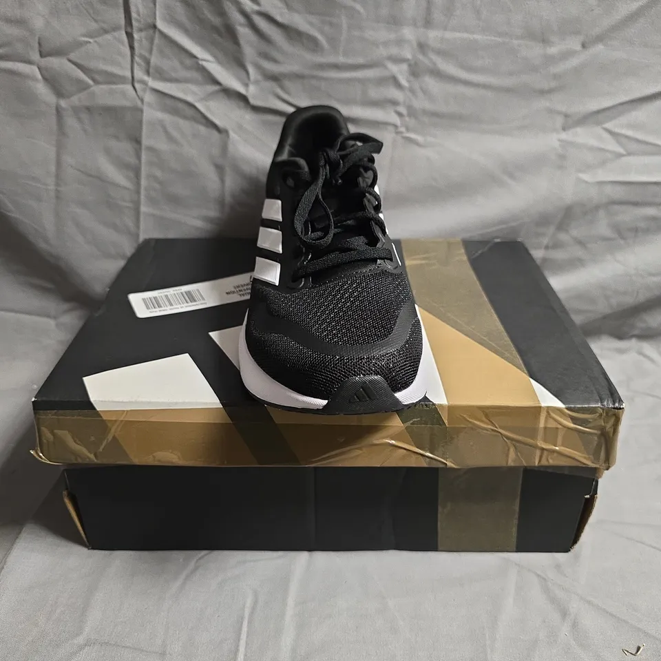 BOXED PAIR OF ADIDAS RUNFALCON 5 KIDS SHOES IN BLACK/WHITE SIZE UK 5