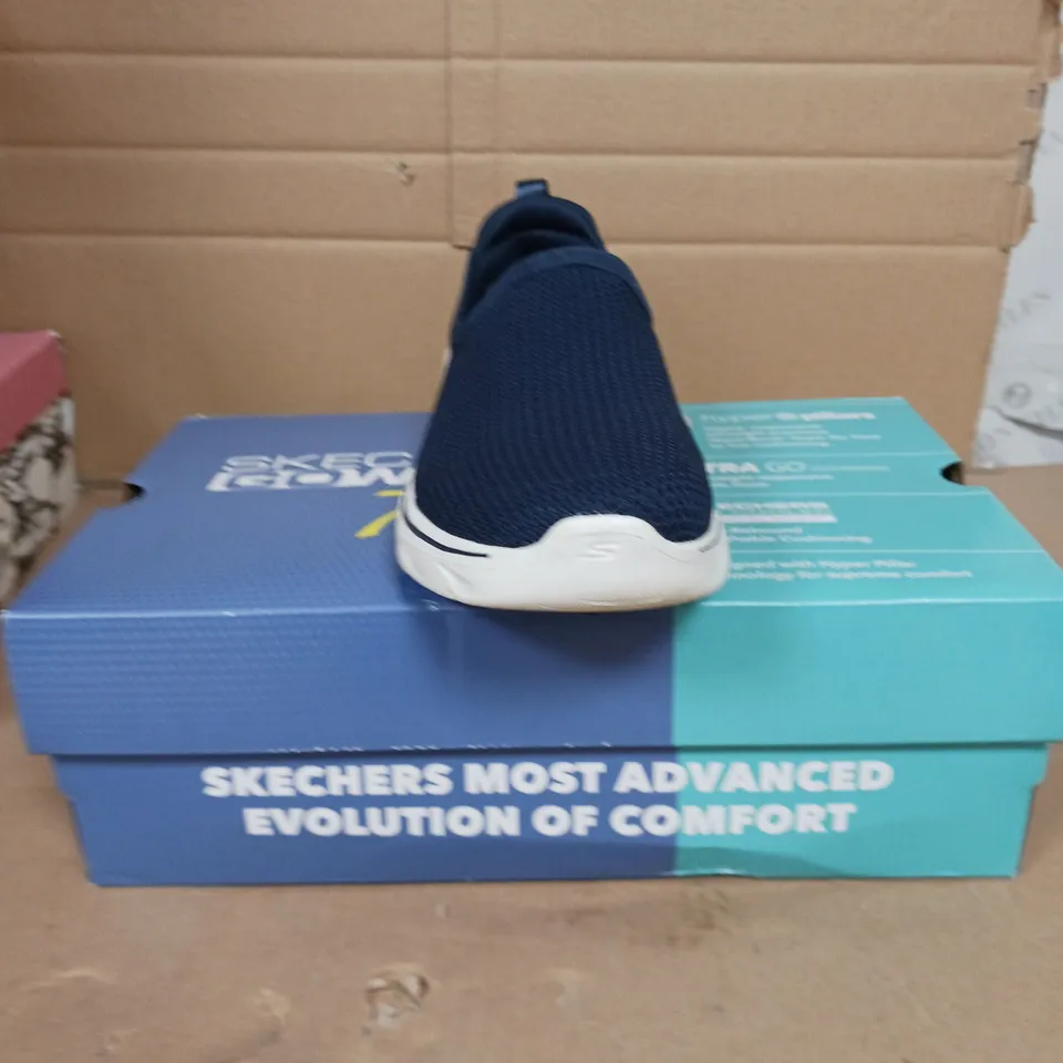 SKECHERS GO WALK 7 TRAINERS BLUE SIZE 4