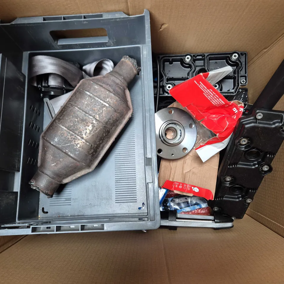 BOX OF APPROXIMATELY 20 ASSORTED CAR PARTS