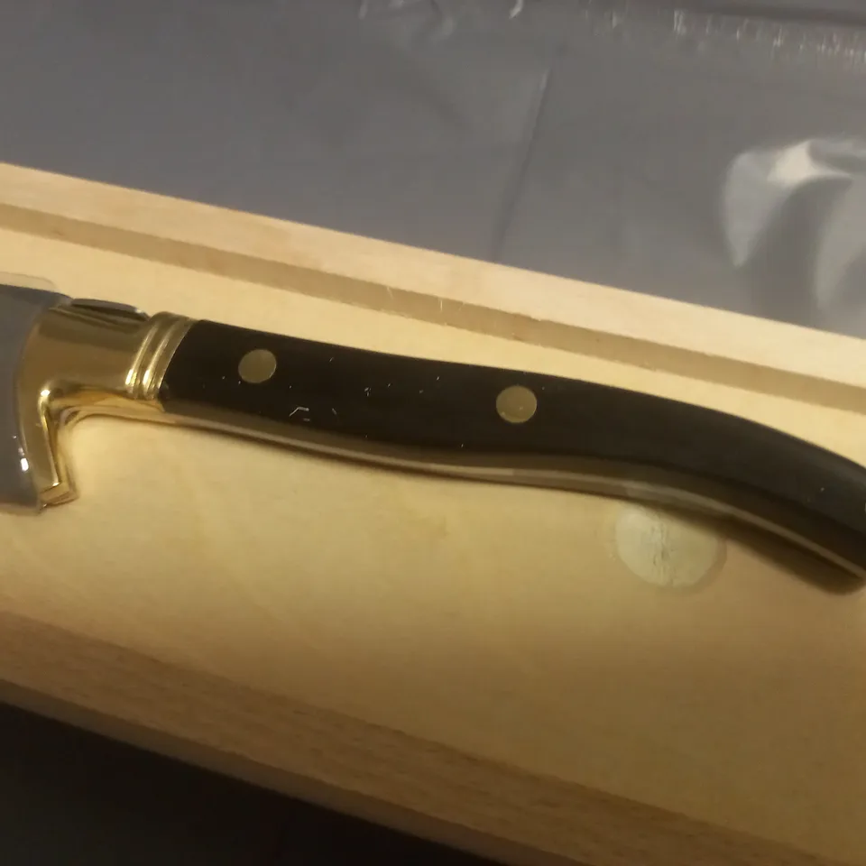 RESAFY CHAMPAGNE SABRE IN WOODEN CASE