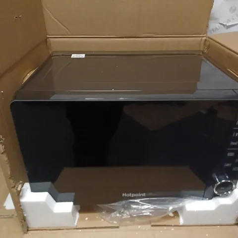 HOTPOINT MWH 2622 MB FREESTANDING MICROWAVE, BLACK