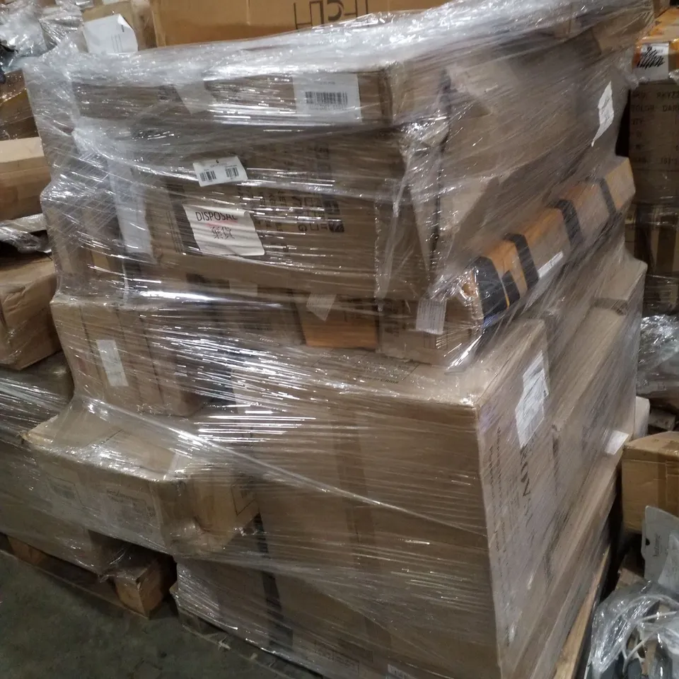 PALLET CONTAINING ASSORTED PRODUCTS INCLUDING SQUARE GARDEN DINING TABLE & SUN LOUNGERS