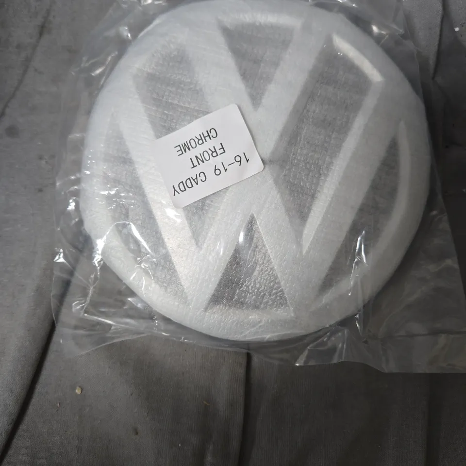 APPROXIMATELY 10 ASSORTED AUTOMOTIVE ITEMS INCLUDING EXTRASTAR BLUETOOTH HAND FREE , VW CADDY FRONT CHROME AND MASTER BATTERY SWITCH