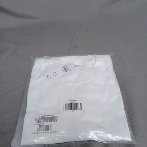 SEALED ABERCROMBIE AND FITCH CASUAL WHITE T-SHIRT SIZE XL