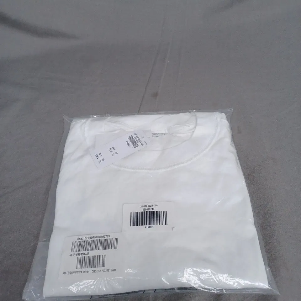 SEALED ABERCROMBIE AND FITCH CASUAL WHITE T-SHIRT SIZE XL