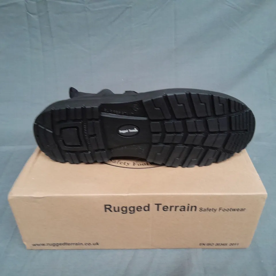 BOXED PAIR OF RUGGED TERAIN SAFETY BOOTS BLACK LEATHER SIZE UK 12 