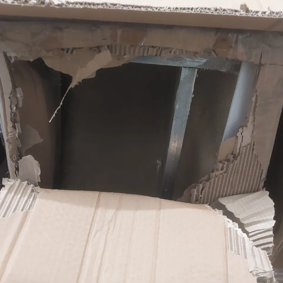 PALLET CONTAINING ASSORTED BATHROOM FURNITURE PARTS