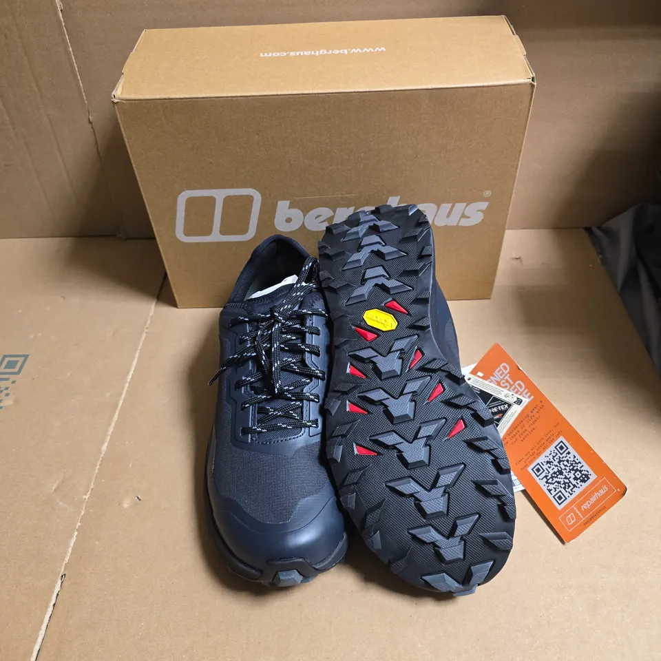 BOXED BERGHAUS HIKING SHOES – NAVY/BLACK - UK SIZE 8 
