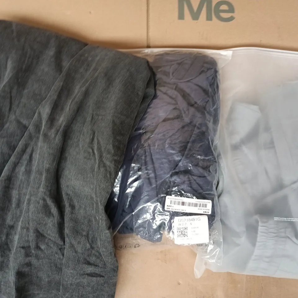 APPROXIMATELY 12 ASSORTED CLOTHING AND FASHION PRODUCTS IN VARIOUS STYLES AND SIZES - COLLECTION ONLY