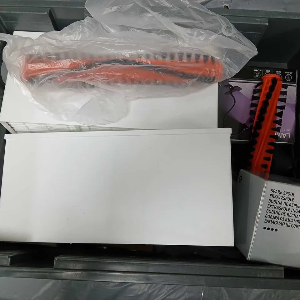 APPROXIMATELY 12 ASSORTED HOUSEHOLD ITEMS TO INCLUDE TRACER PENCIL KIT, LAMP BEAD, SPARE SPOOL, ETC