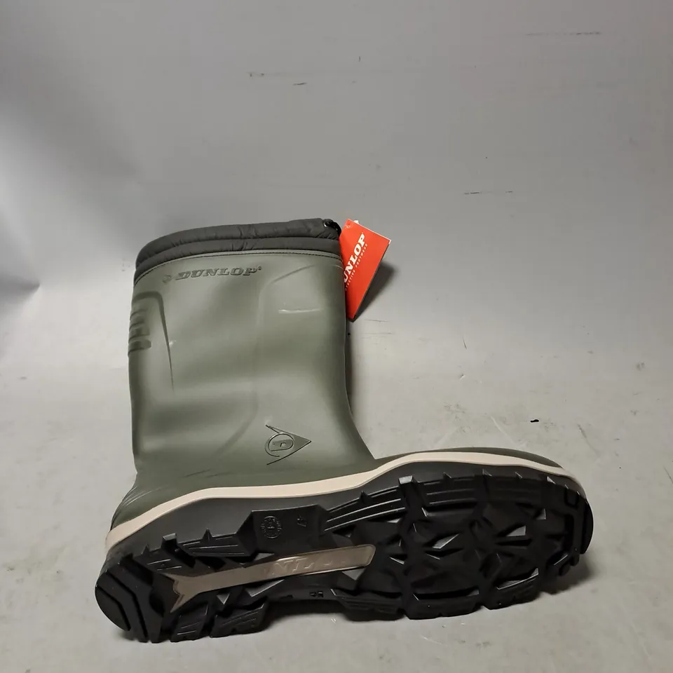 PAIR OF DUNLOP BLIZZARD FUR LINED BOOTS IN GREEN/GREY/BLACK SIZE 12