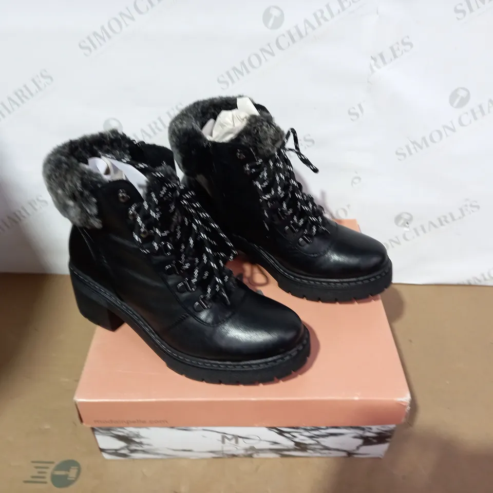 BOXED PAIR OF MODA IN PELLE BLACK BOOTS - SIZE 38
