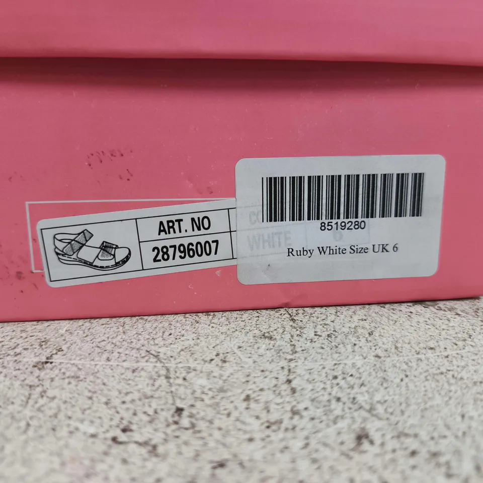 BOXED PAIR OF RUBY WHITE KIDS' SANDALS - UK 6