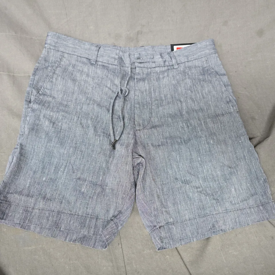 HUGO BOSS SHORTS IN GREY SIZE UK 48